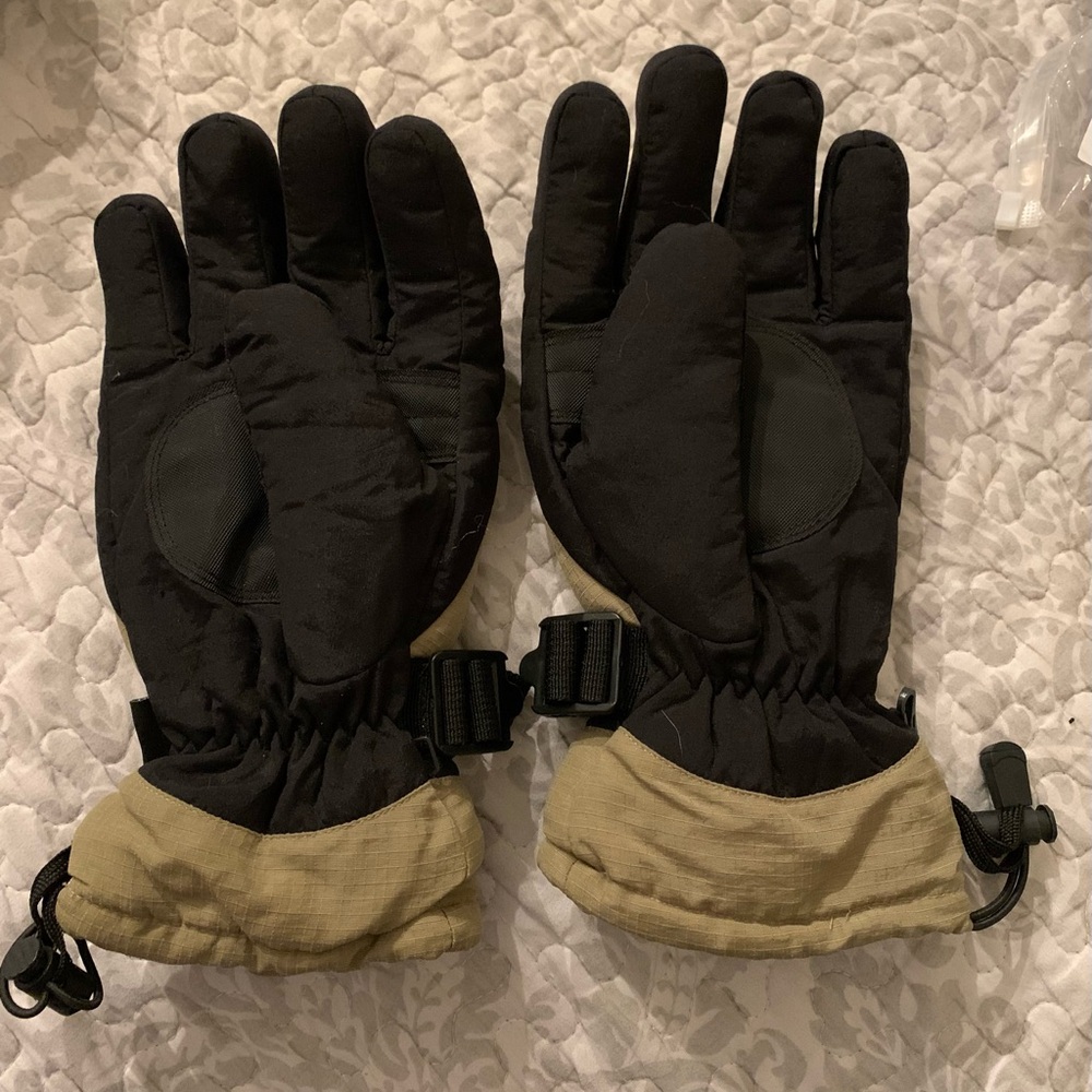 Men’s Black and Tan Winter Gloves - Picture 2 of 6